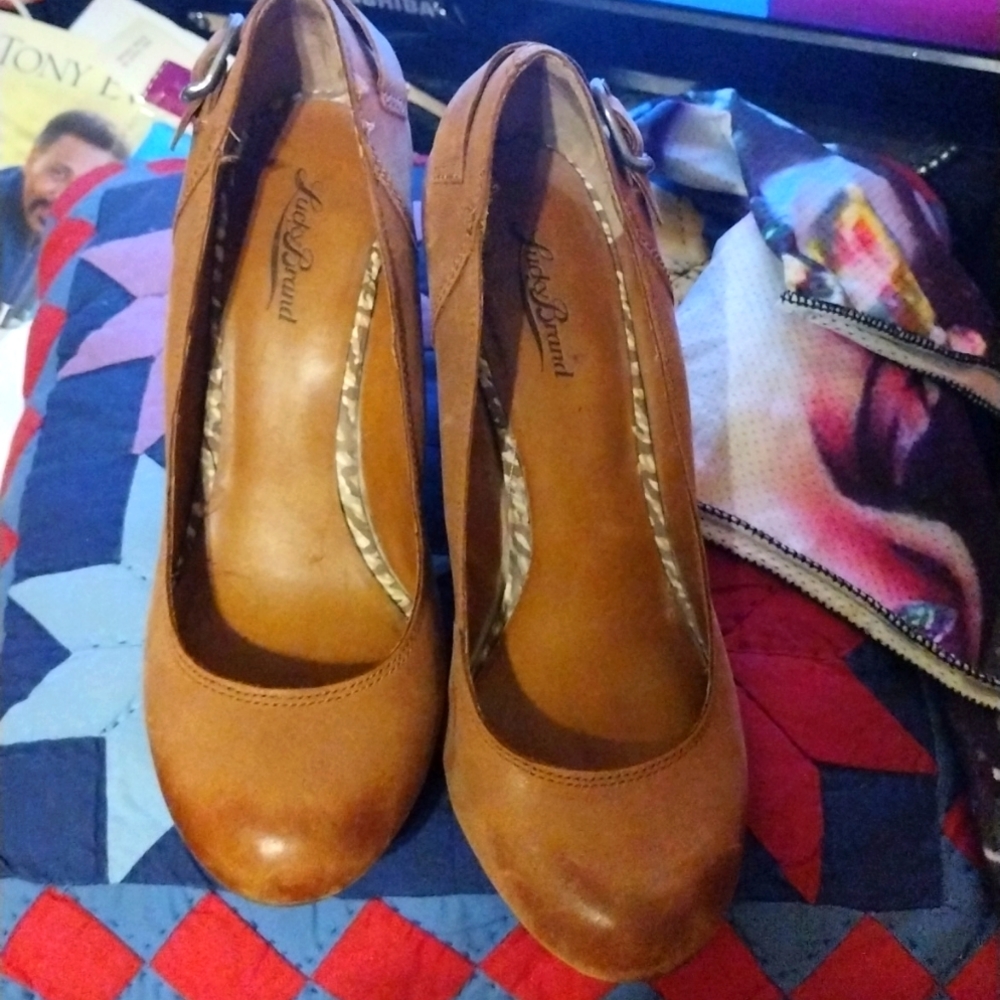 Lucky Brand tan wedge